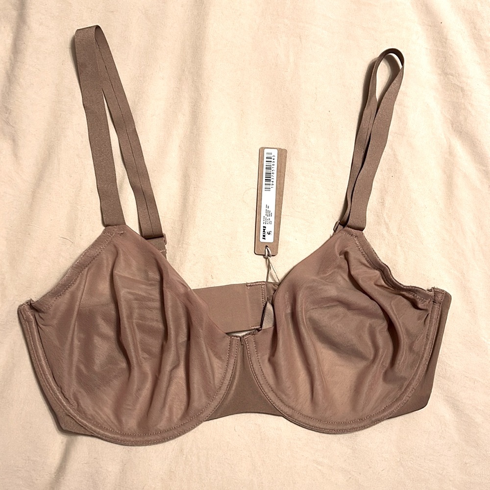 NWT SKIMS no show molded unlined Demi mesh bra in nude sienna 3dDD
